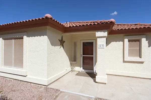 1120 N VAL VISTA DR 23