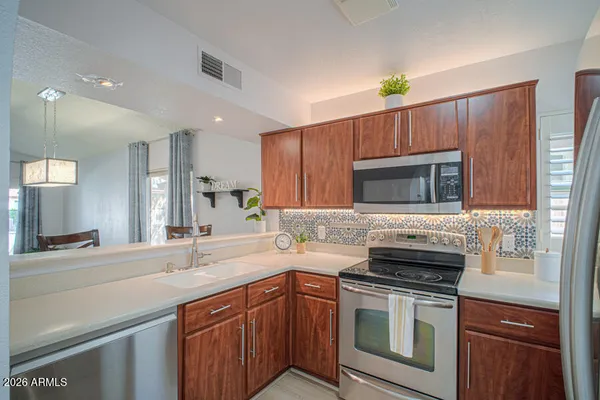 1120 N VAL VISTA DR 23