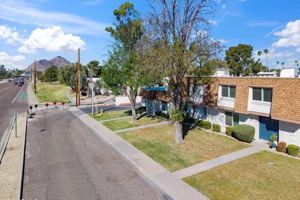 8206 E CHAPARRAL RD