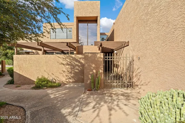 7401 N SCOTTSDALE RD 24