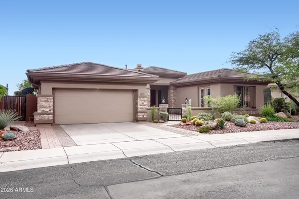 2233 W STONEWALL DR