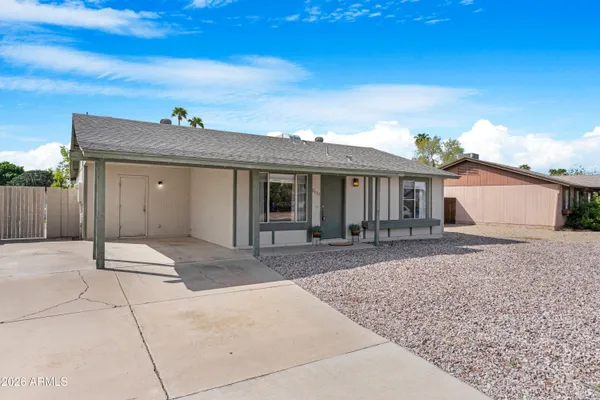 2113 W WESTERN DR
