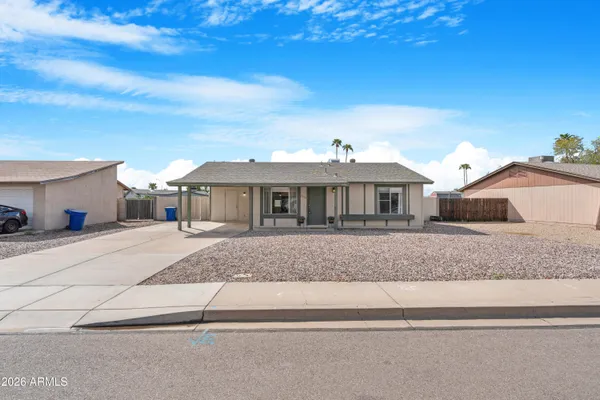 2113 W WESTERN DR