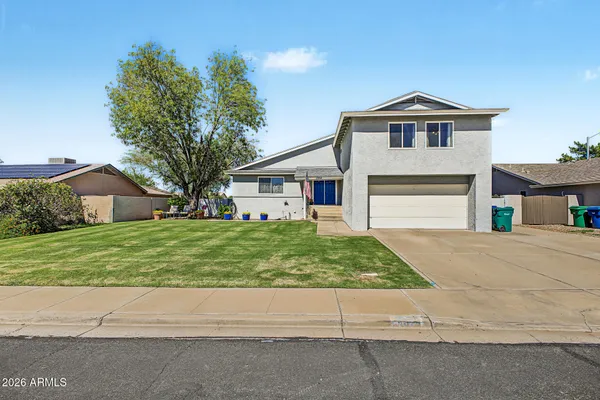 3852 E GABLE AVE