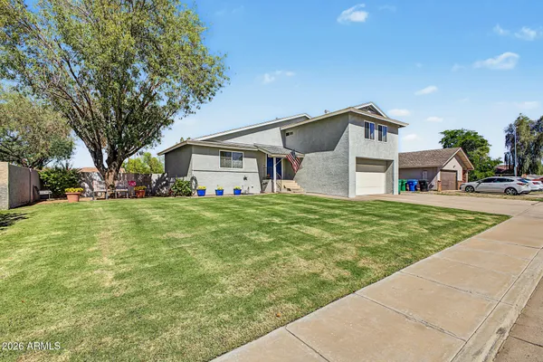 3852 E GABLE AVE