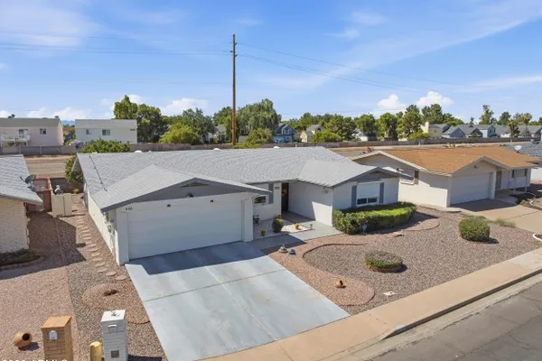556 S NASSAU -- --