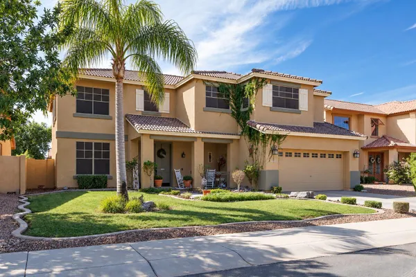 1581 E PRICKLY PEAR PL
