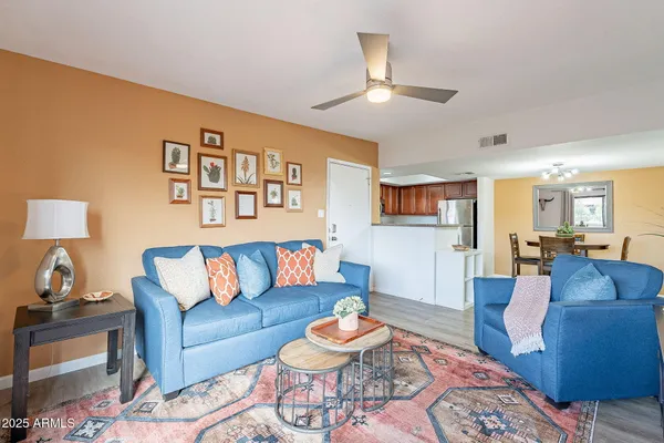 5757 W EUGIE AVE 2081