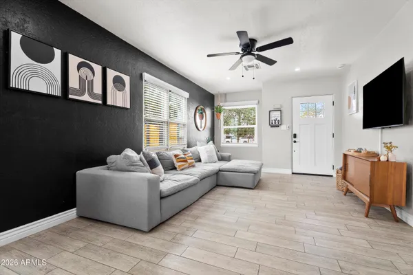 217 N MORRIS -- --