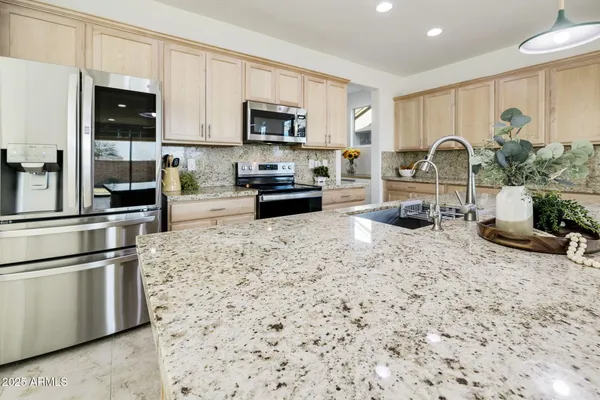 5823 S DEL RANCHO -- --
