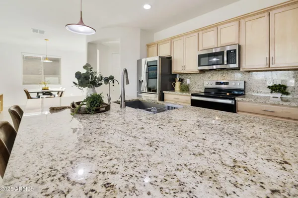 5823 S DEL RANCHO -- --