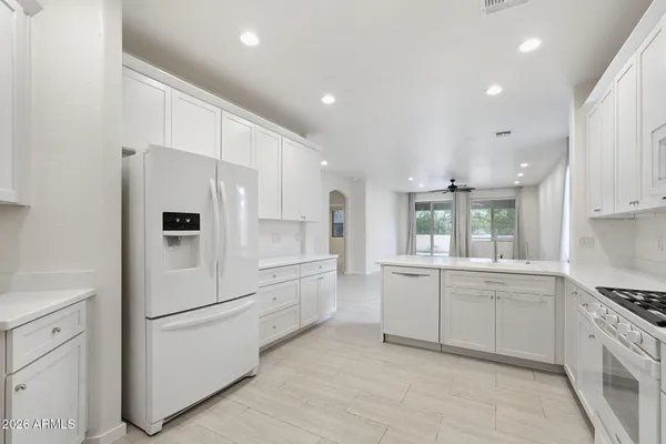 42447 W ALMIRA DR