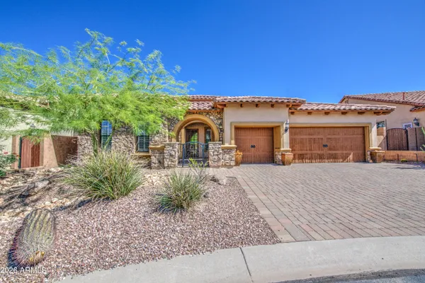 3949 N ARBOLES CIR