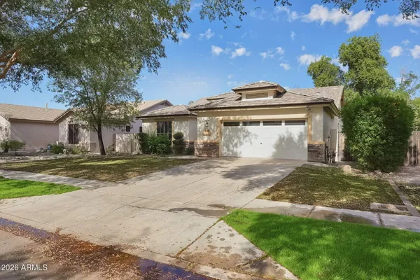 3246 E LINDA LN