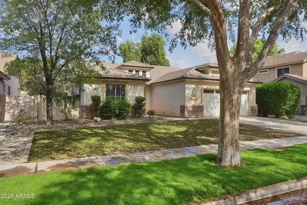 3246 E LINDA LN