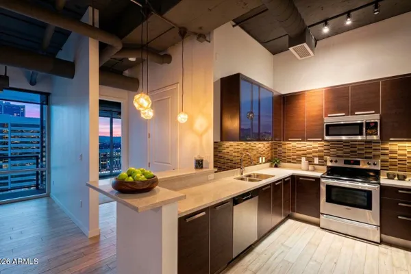 1 E LEXINGTON AVE 1302