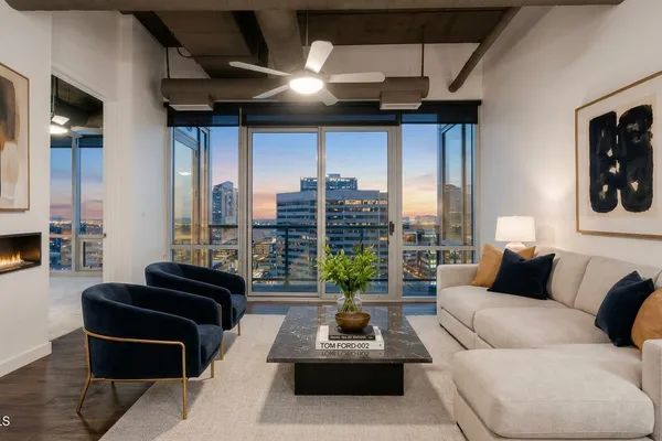 1 E LEXINGTON AVE 1302