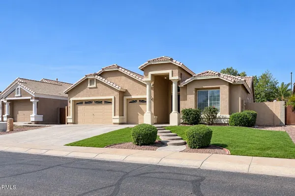 1942 S ARROYO LN