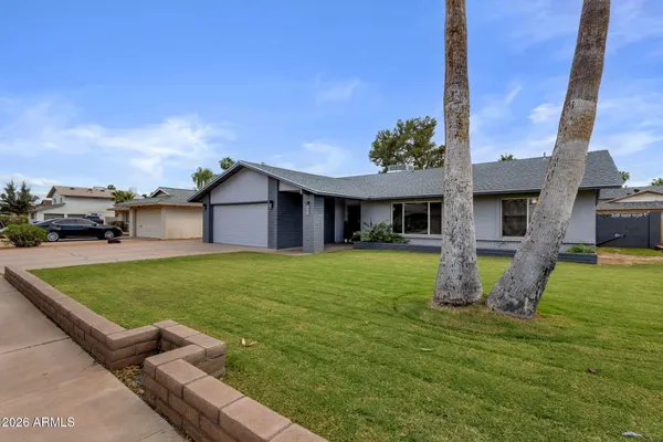 1611 E LA JOLLA DR