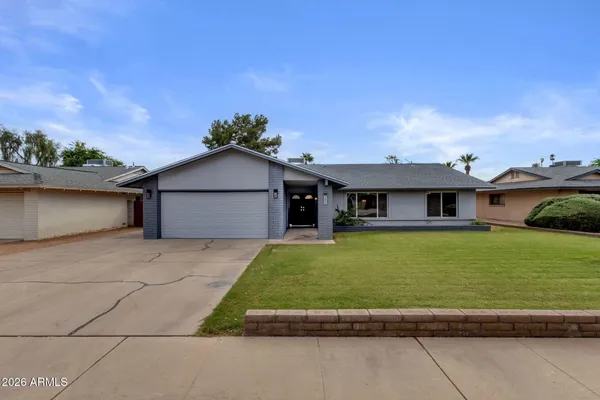 1611 E LA JOLLA DR