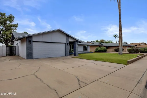 1611 E LA JOLLA DR