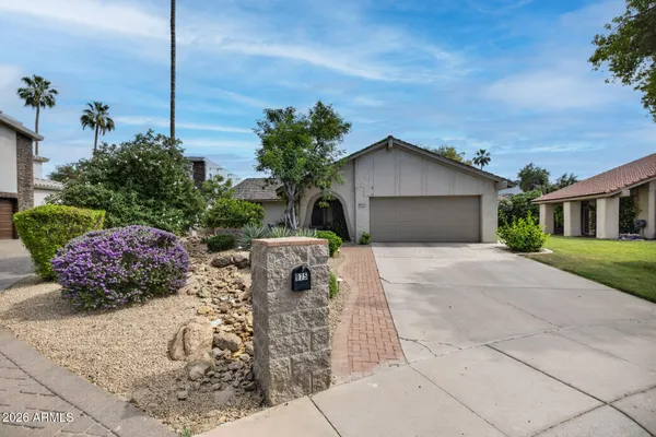 975 E LOBSTER TRAP LN