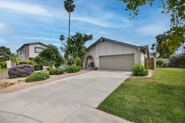 975 E LOBSTER TRAP LN