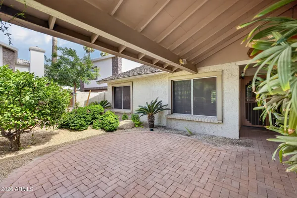 975 E LOBSTER TRAP LN