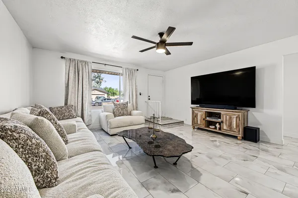 1203 W ALAMO DR