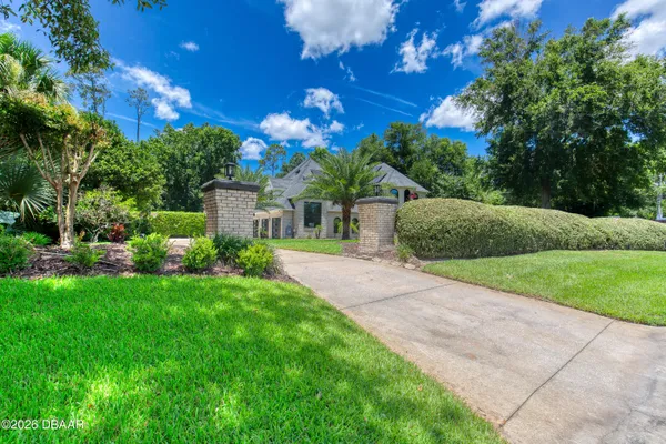 2 BROADWATER DR