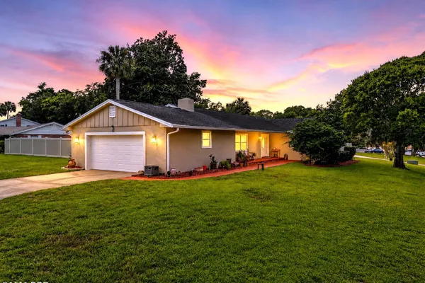 20 TWIN RIVER DR