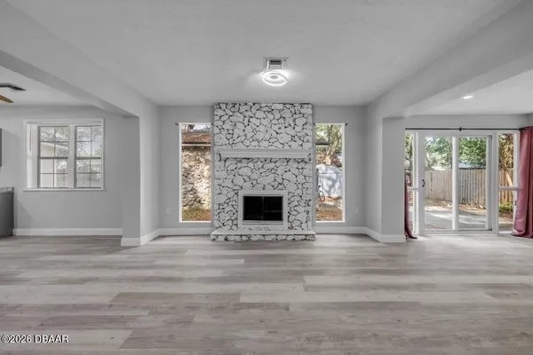 110 E LAUREN CT