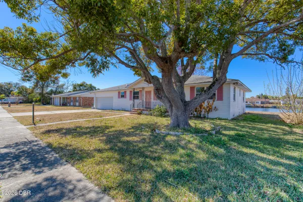 884 E COQUINA DR