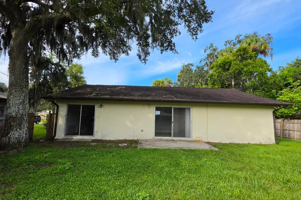 1865 ORANGE TREE DR