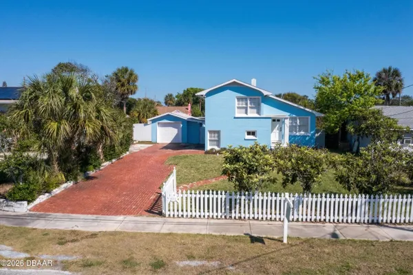 405 WISTERIA RD