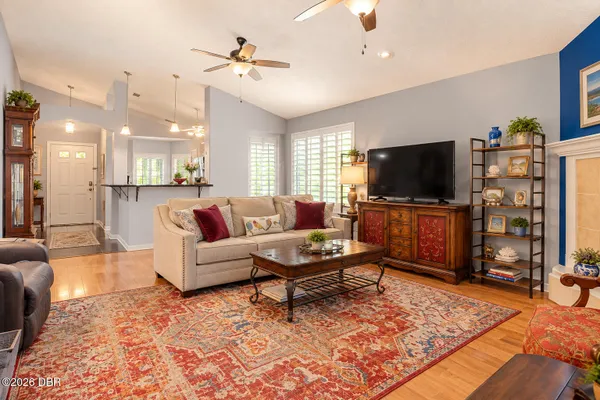 6 OAK VILLAGE DR