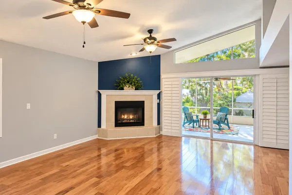 6 OAK VILLAGE DR