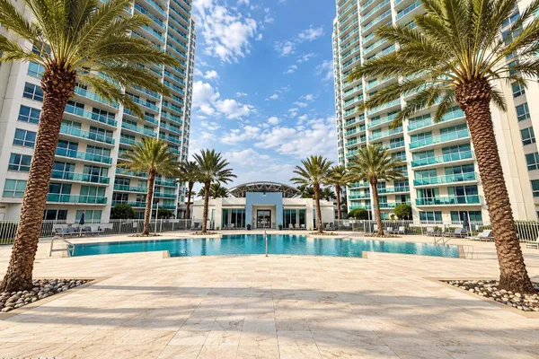 231 RIVERSIDE DR 307-1