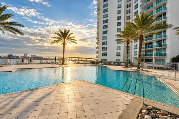 231 RIVERSIDE DR 307-1