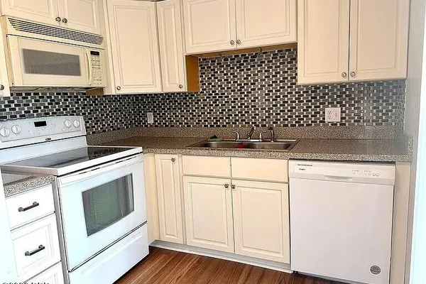 92 FREMONT AVE 102