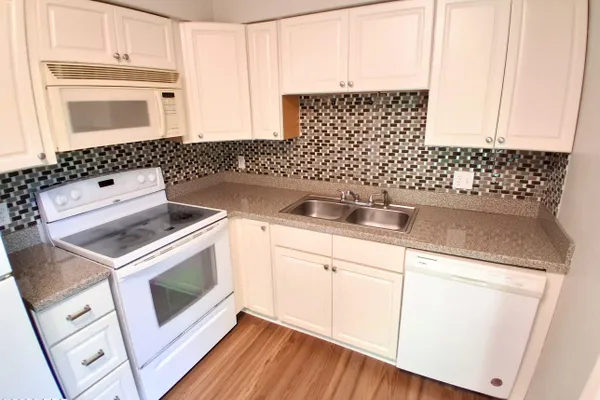 92 FREMONT AVE 102