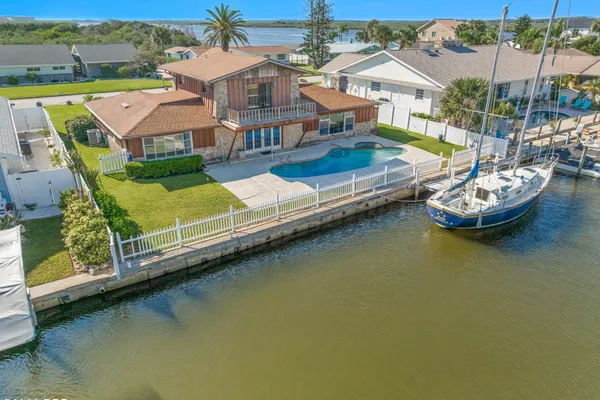 128 ANCHOR DR