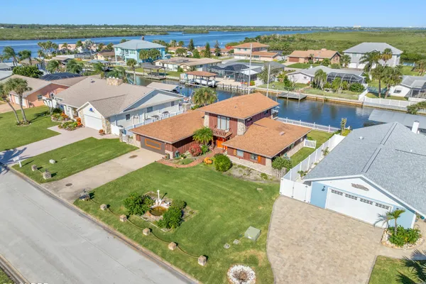 128 ANCHOR DR