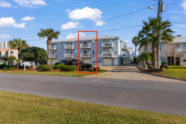 22 MORENO POINT RD 03