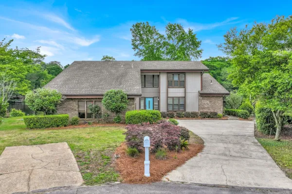 645 CARR DR