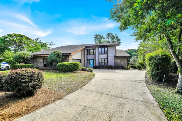645 CARR DR