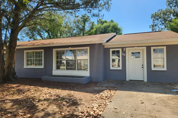 24 ROBINWOOD DR