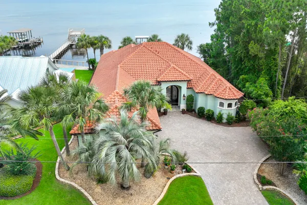 644 BAYSHORE DR