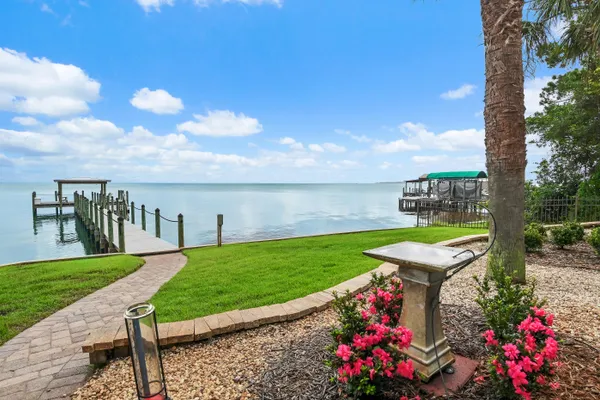 644 BAYSHORE DR