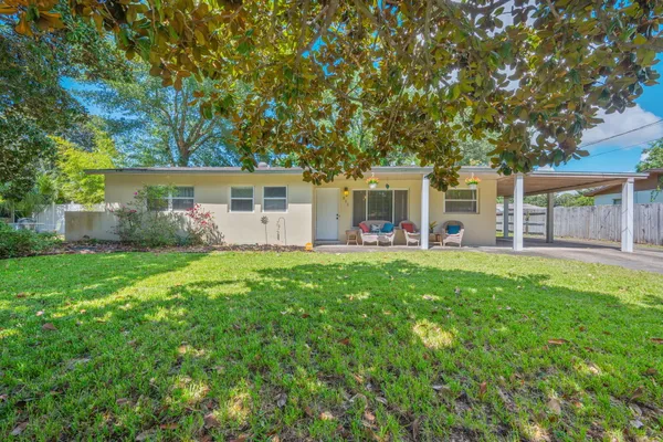 211 ANDERSON DR